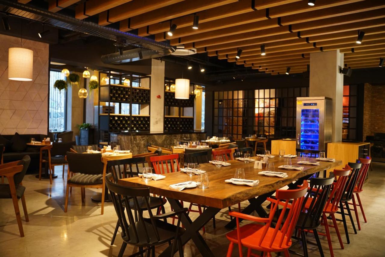 Novotel Bishkek City Center Extérieur photo Interior of the restaurant