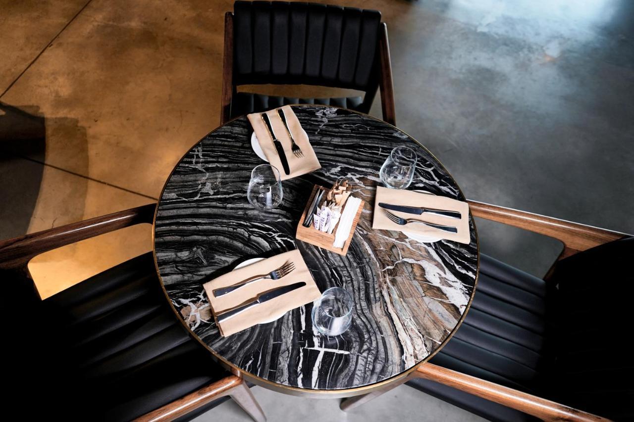 Novotel Bishkek City Center Extérieur photo Marble table