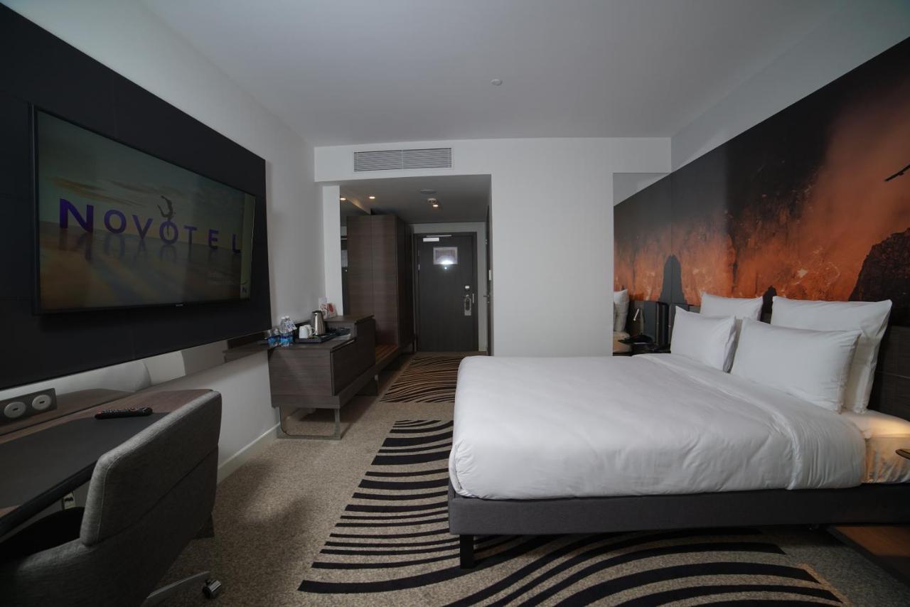 Novotel Bishkek City Center Extérieur photo A room at Novotel London West