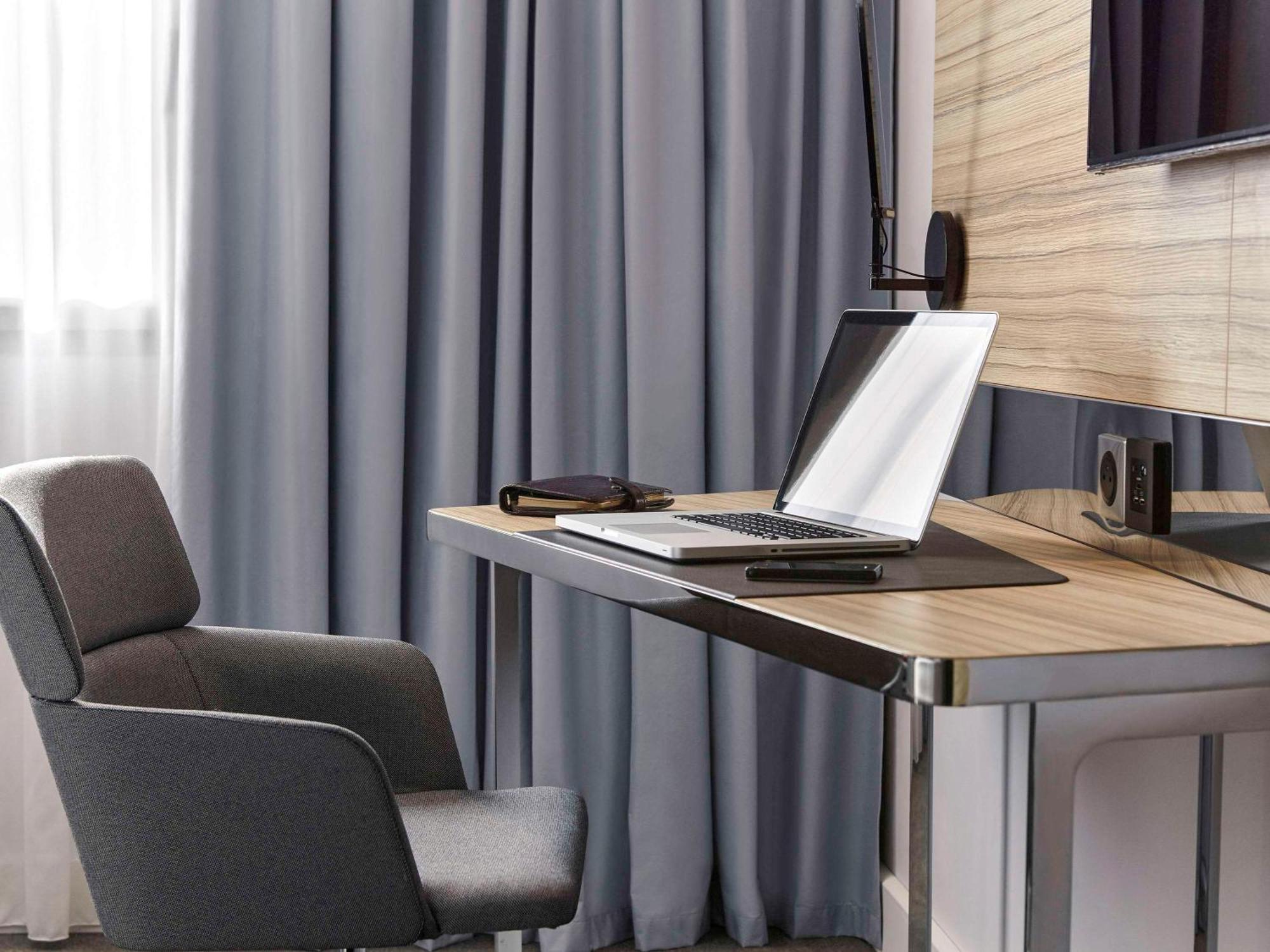 Novotel Bishkek City Center Extérieur photo