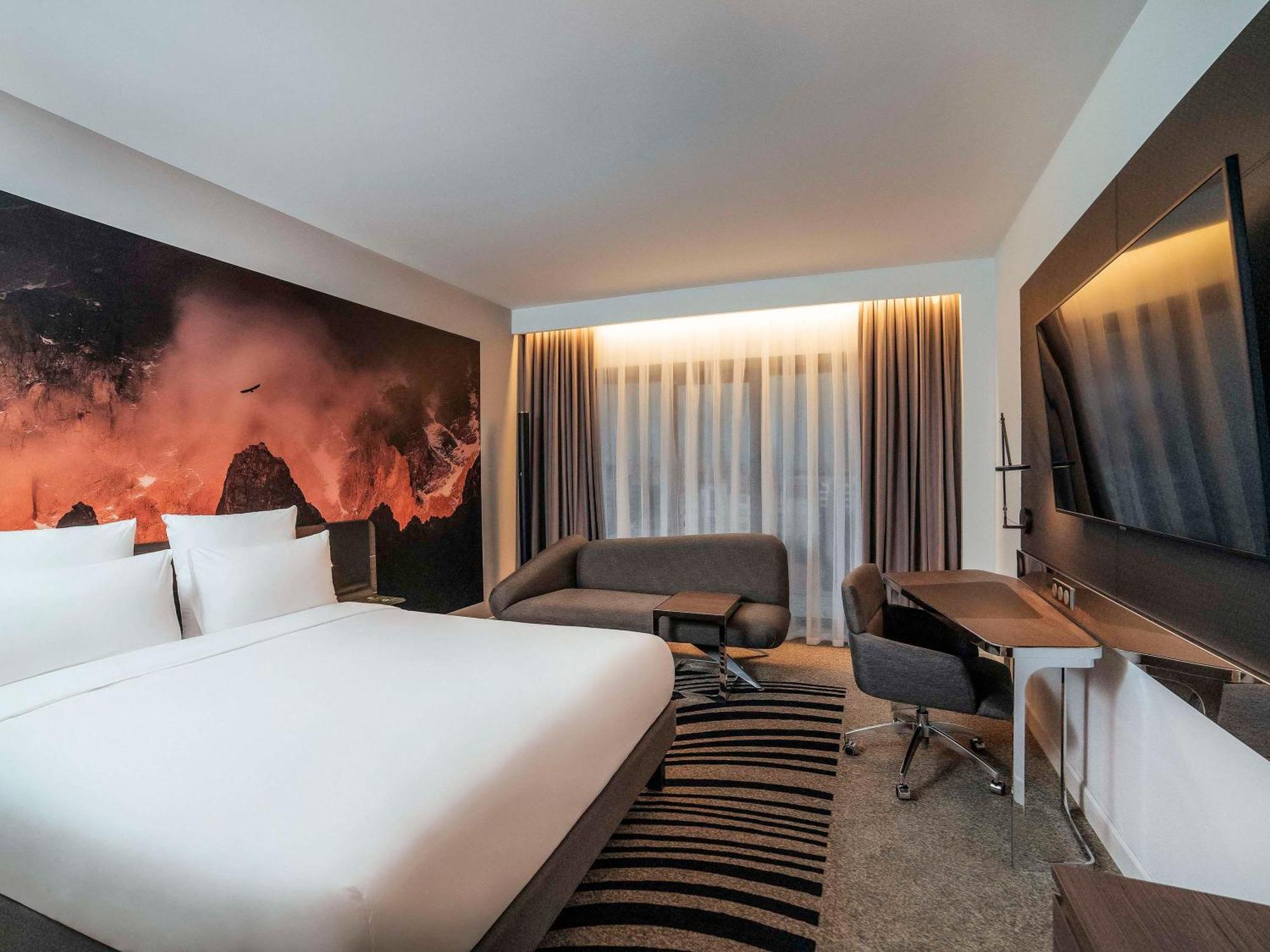 Novotel Bishkek City Center Extérieur photo