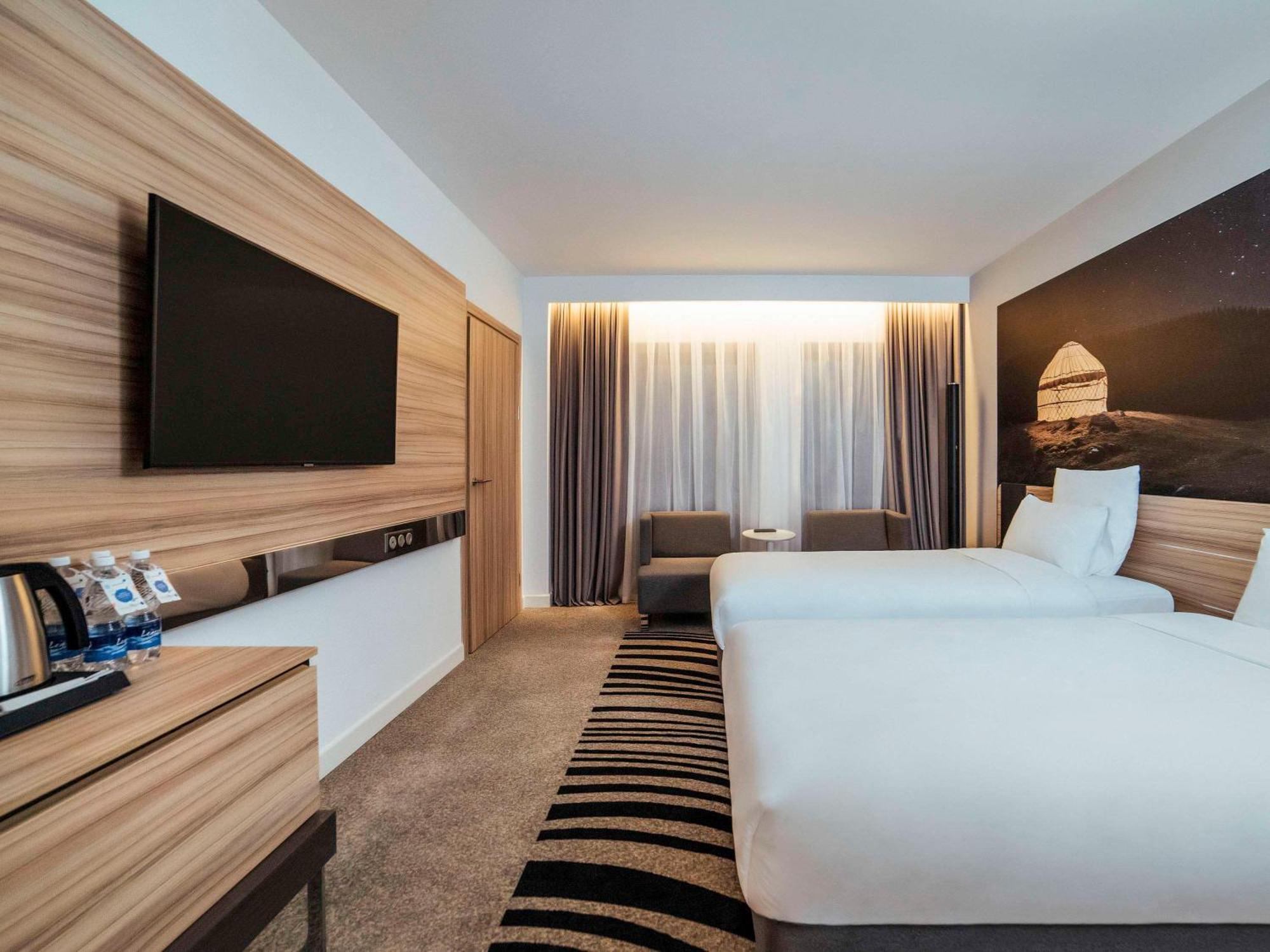 Novotel Bishkek City Center Extérieur photo