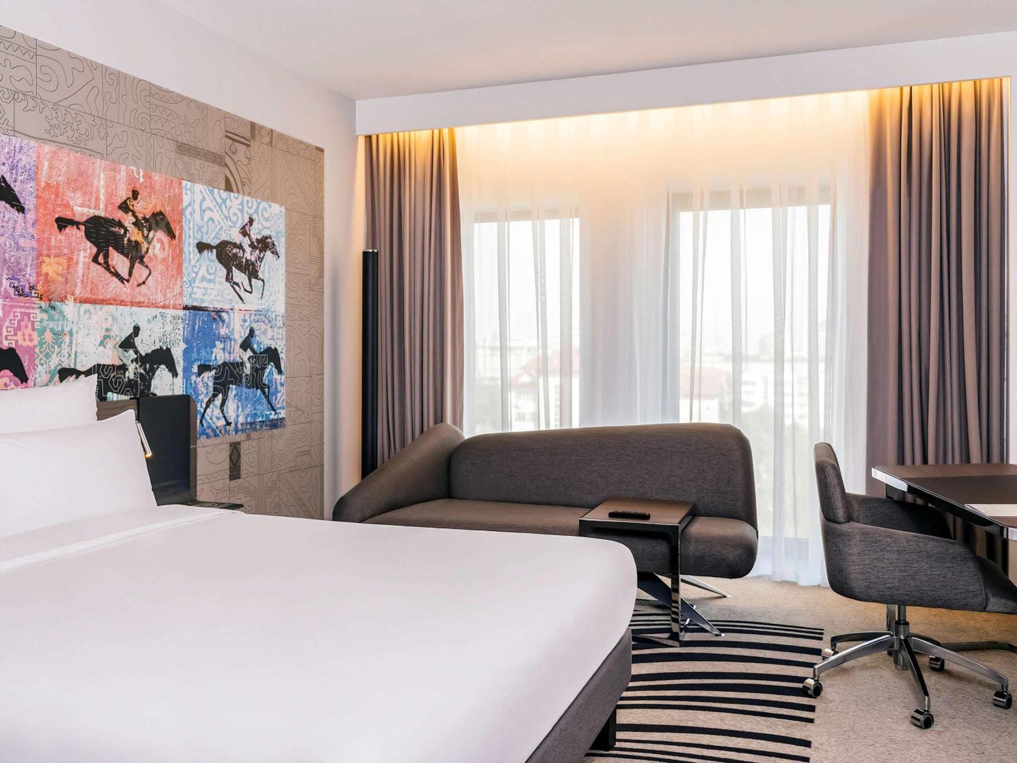 Novotel Bishkek City Center Extérieur photo
