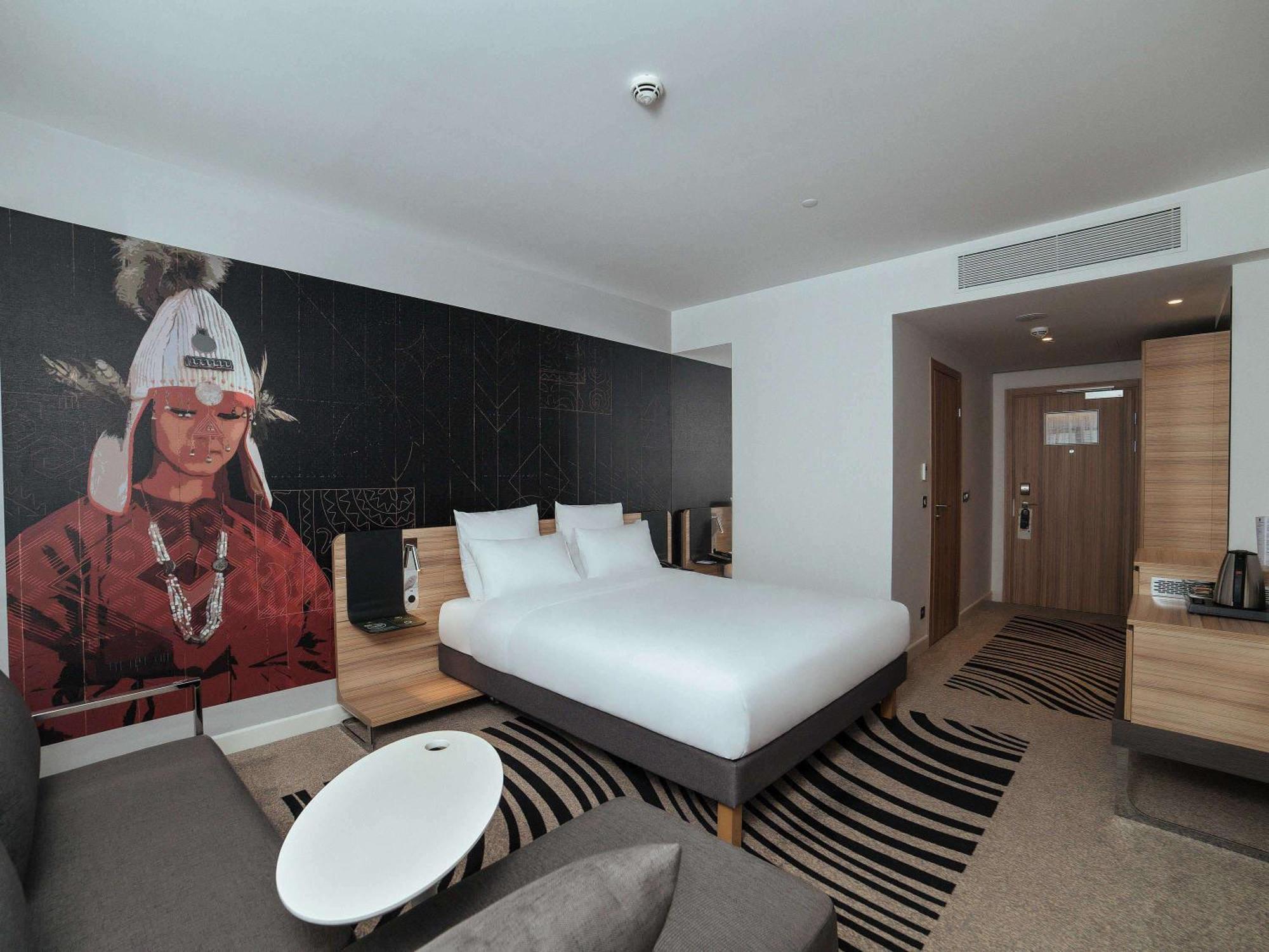 Novotel Bishkek City Center Extérieur photo