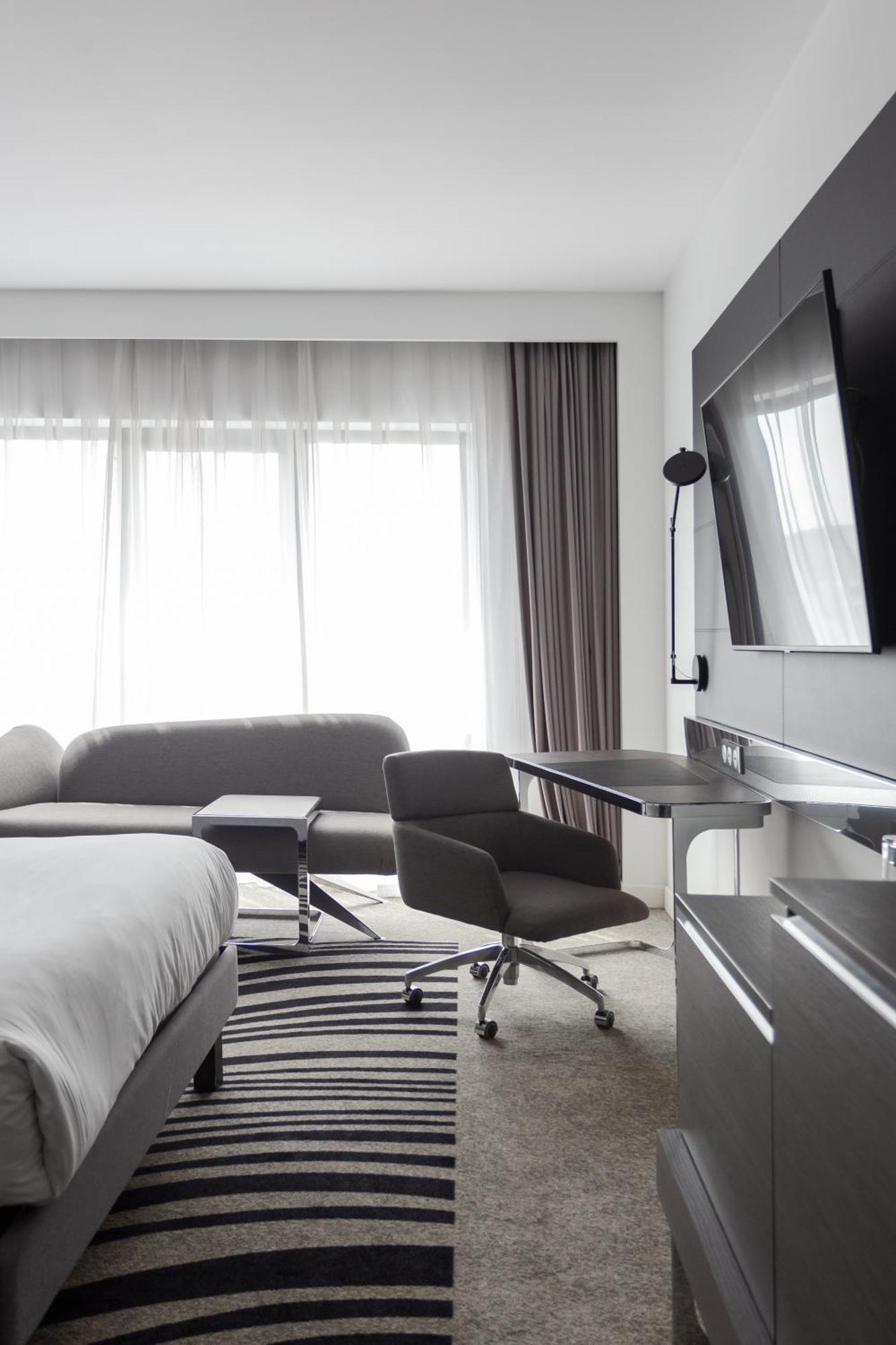 Novotel Bishkek City Center Extérieur photo