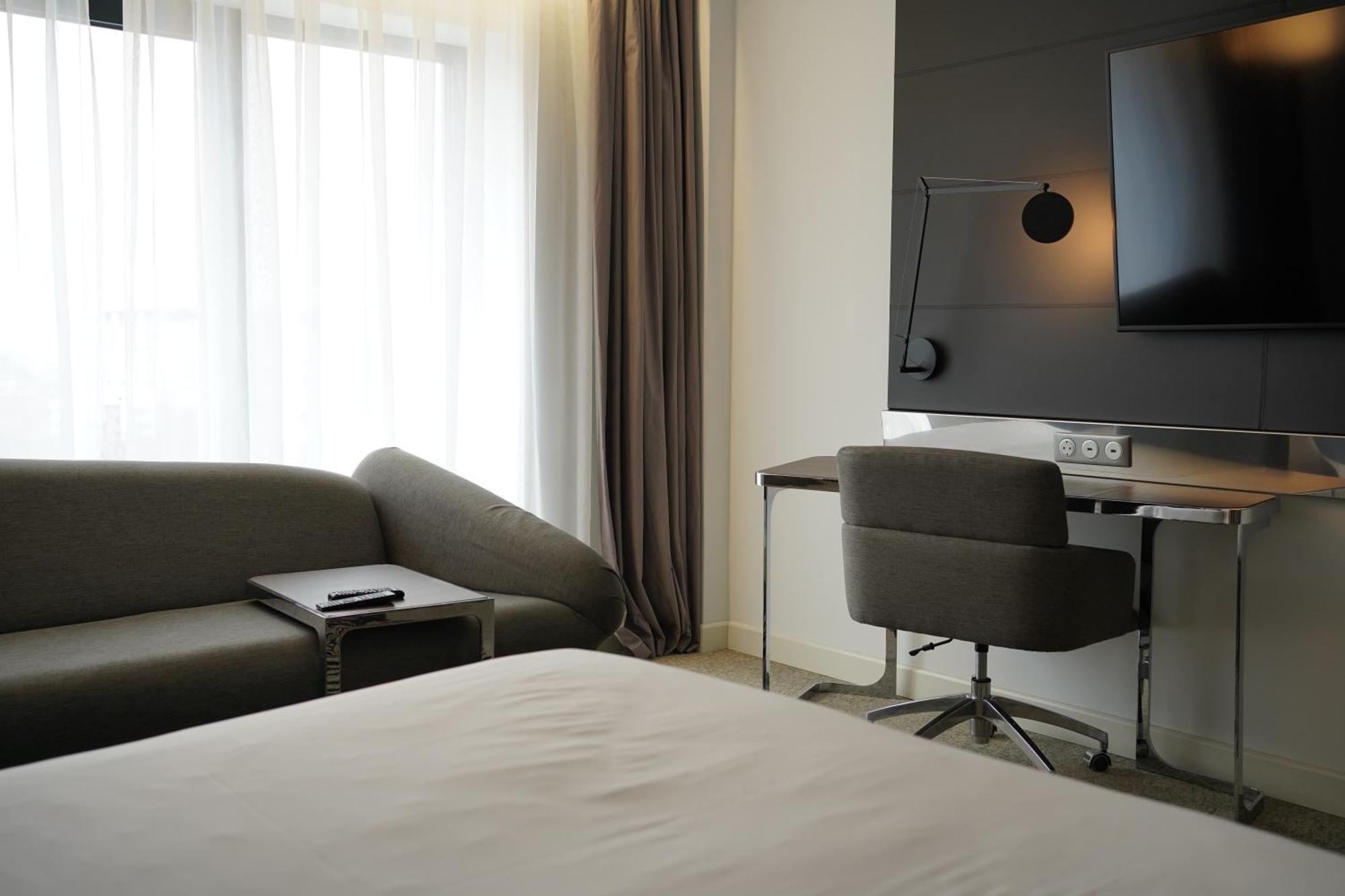 Novotel Bishkek City Center Extérieur photo