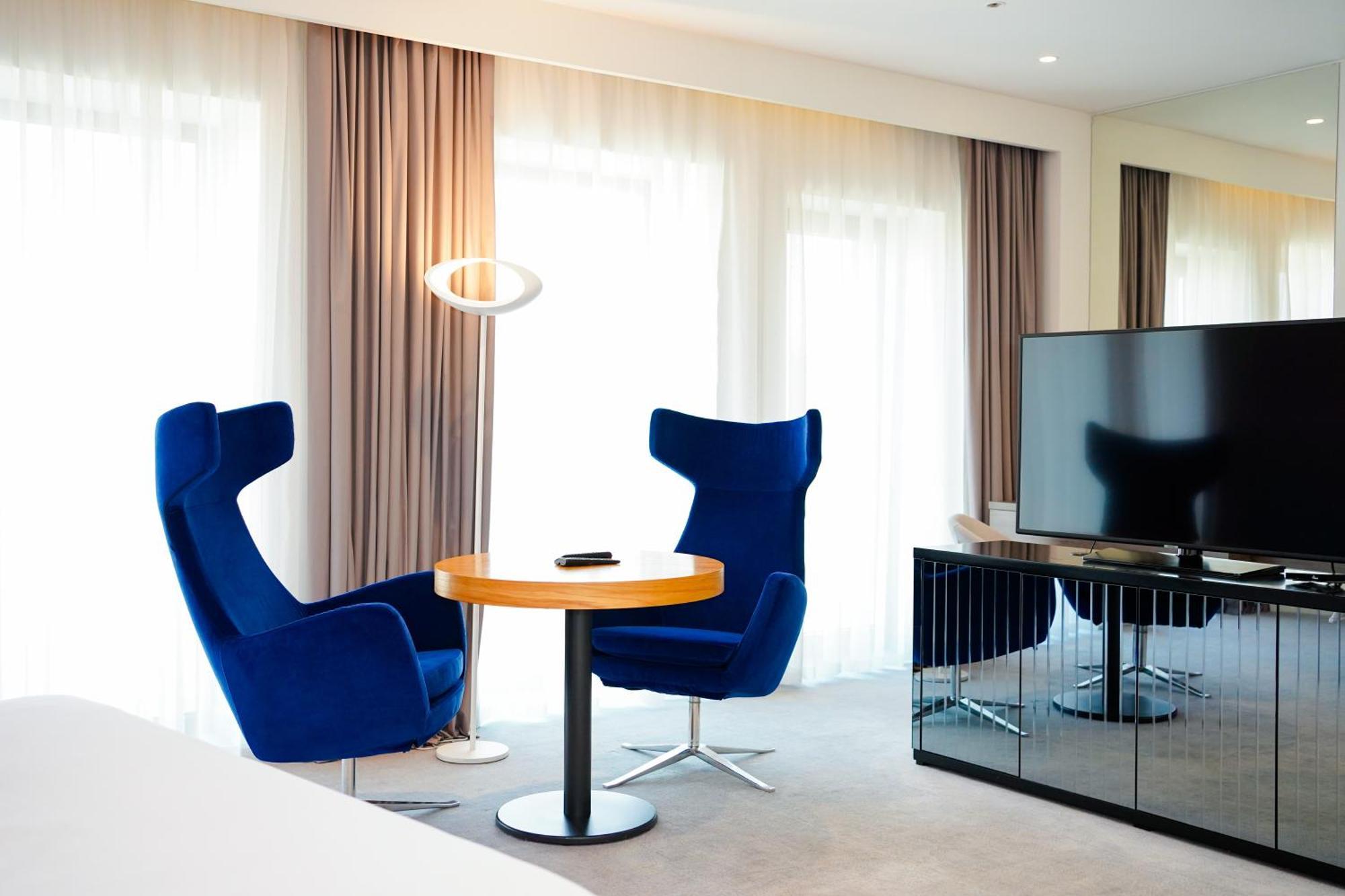 Novotel Bishkek City Center Extérieur photo