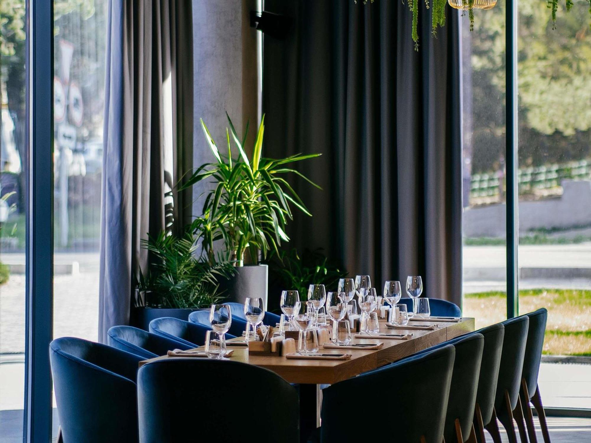 Novotel Bishkek City Center Extérieur photo