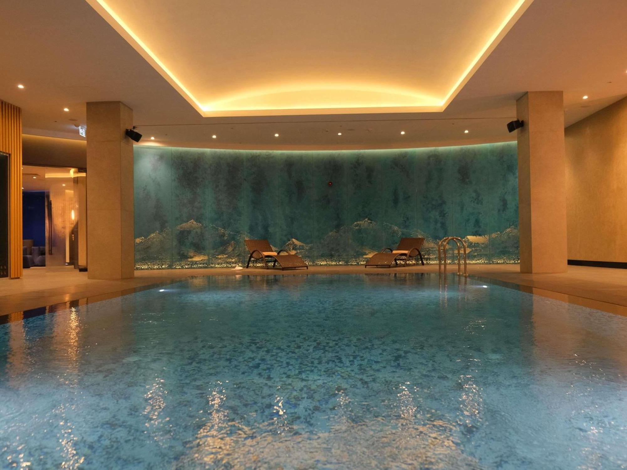 Novotel Bishkek City Center Extérieur photo